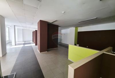Spațiu comercial, de 828 mp, în 1 Mai - 14