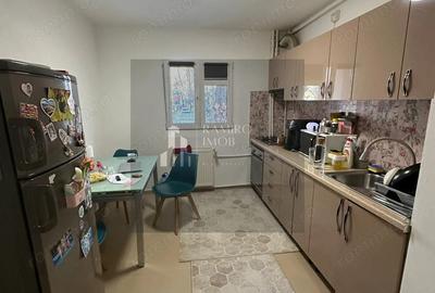 Apartament cu 3 camere semidecomandat în Olteniței