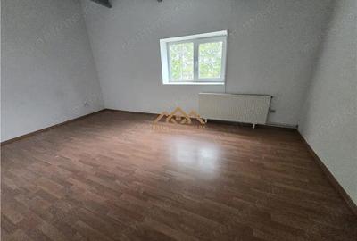 Spațiu comercial, de 800 mp, în Central - 2