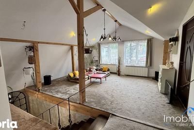 Casă cu 7 camere cu Teren 700 Mp în Petros - 7