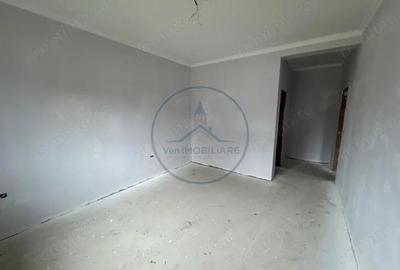 Casă cu 4 camere cu Teren 450 Mp în Central