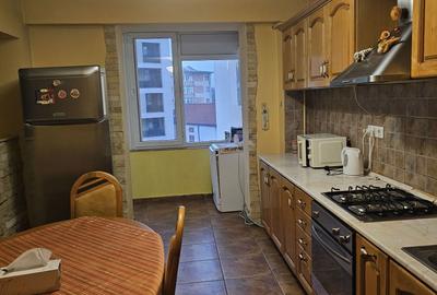 Apartament cu 4 camere decomandat în Central