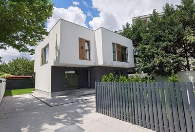 Casă individuală cu 4 camere în Pipera