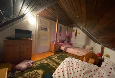 Casă cu 4 camere în Central
