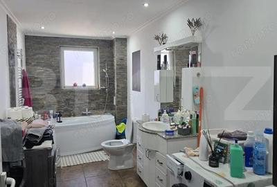 Casă cu 5 camere cu Teren 2800 Mp în Central - 3