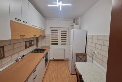 Proprietar, închiriez apartament cu 2 camere decomandat, zona Republicii - 8