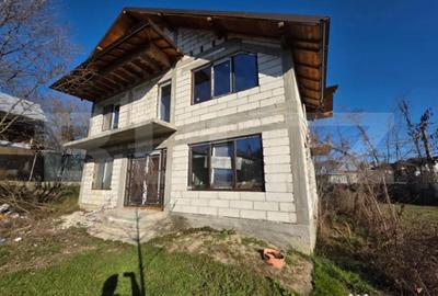 Casă cu 7 camere cu Teren 500 Mp în Central - 14