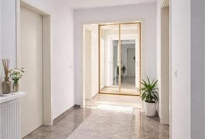 Apartament cu 3 camere decomandat în Tractorul - 3