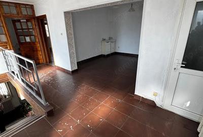 Casă cu 6 camere cu Canalizare în Delfinariu - 9