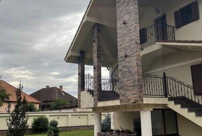 Casă cu 8 camere cu Canalizare în Central - 17