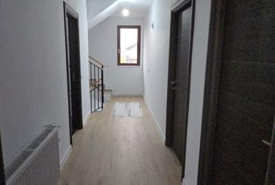 Casă cu 4 camere cu Teren 600 Mp în Bradu - 1
