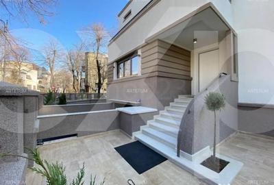 Casă cu 7 camere cu Teren 500 Mp în Capitale - 1