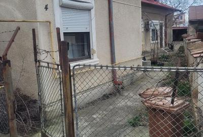 Casă cu 4 camere cu Teren 435 Mp în Central