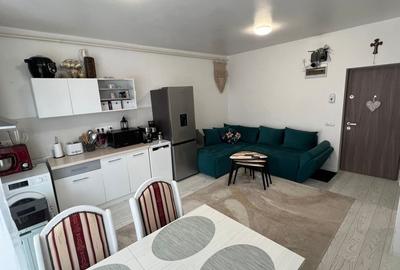 Apartament cu 2 camere semidecomandat, mobilat în Exterior Vest