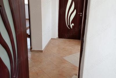 Apartament cu 3 camere decomandat în Poieni - 1