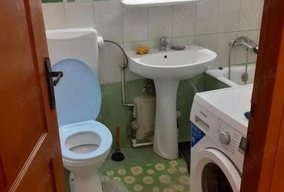 Garsonieră decomandată în Girocului