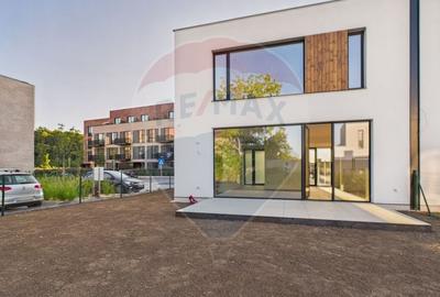 Vila luminoasa si moderna de vanzare in Amber Forest Tunari - 15