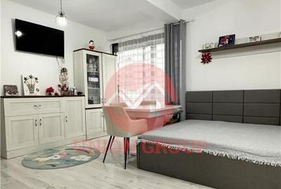 Apartament cu 3 camere semidecomandat, mobilat în Palazu Mare - 12