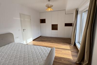 Apartament cu 4 camere semidecomandat, mobilat în Tractorul - 11