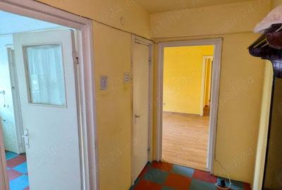 Apartament cu 3 camere semidecomandat în Central - 4