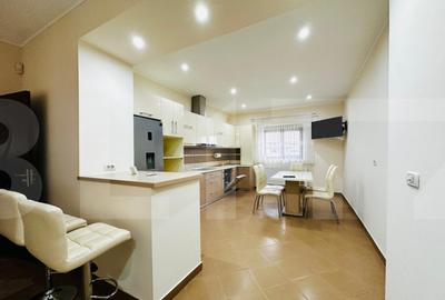 Casa spatioasa cu 5 dormitoare, doua bucatarii si teren de 1 - 7