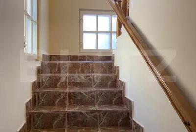 Casă cu 7 camere cu Teren 750 Mp în Central - 12