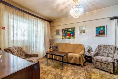 Apartament cu 3 camere semidecomandat în Vasile Pârvan
