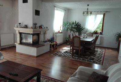 Casă cu 5 camere cu Teren 2272 Mp în Central - 3