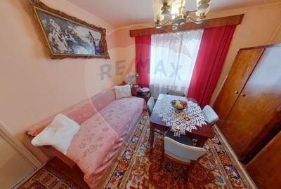 Apartament cu 3 camere de vanzare, strada 1 mai - 1