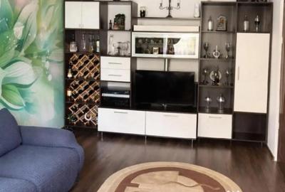 Apartament cu 2 camere decomandat în Tractorul