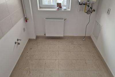 Apartament cu 2 camere decomandat în Tractorul - 4