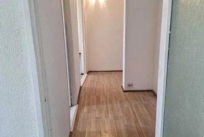 Apartament cu 2 camere zona Unirii Sud etaj intermediar confort 1 decomandat Pret: 58.000 - 5