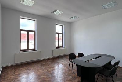 Spațiu comercial, de 45 mp, în Central - 3