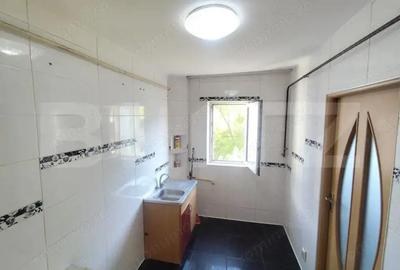 Apartament de vanzare cu 3 camere, etaj 4/4, 53 mp utili totali, zona Dacia - 2