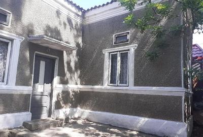 Casă cu 3 camere cu Teren 91 Mp în Central - 1