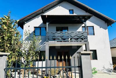 Casă cu 8 camere cu Teren 300 Mp în Central - 3