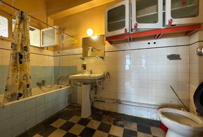 Casă individuală cu 7 camere cu Canalizare în Capitale - 21