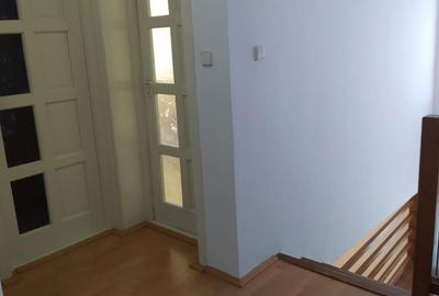 Casă cu 6 camere cu Canalizare în Central - 4