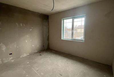 Casă cu 4 camere cu Teren 400 Mp în Central