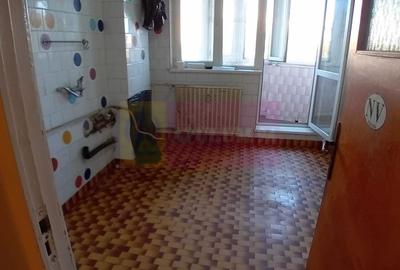 Vanzare apartament de 4 camere la Casa Poporului-stradal - 9