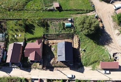 Teren de 842 mp, în Est - 13