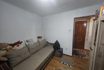 Apartament cu 2 camere decomandat în Războieni