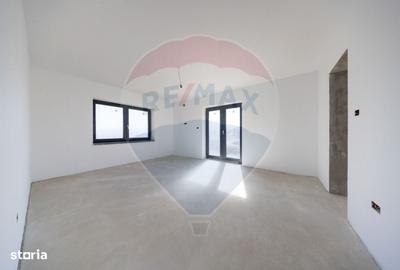 Casă cu 4 camere cu Teren 491 Mp în Noua