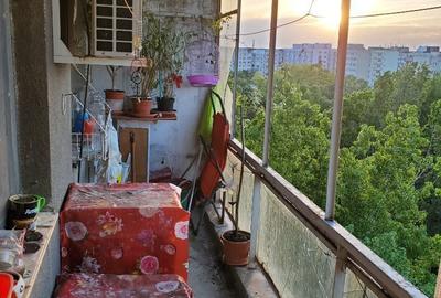 Apartament cu 3 camere semidecomandat în 1 Mai - 15