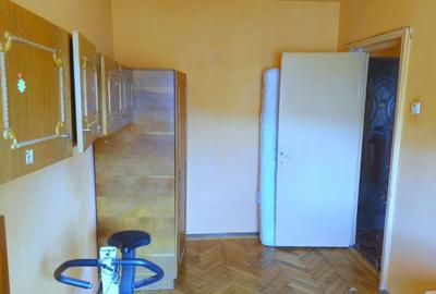 Apartament cu 3 camere semidecomandat, mobilat în Țiglina 1 - 9