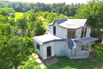 Casă cu 4 camere cu Teren 390 Mp în Central - 2