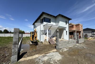 Casă individuală cu 4 camere în Cristian