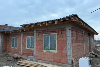 Casă cu 3 camere cu Teren 335 Mp în Moșnița Nouă