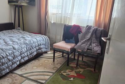 Apartament cu 3 camere semidecomandat în Micro 4 - 7