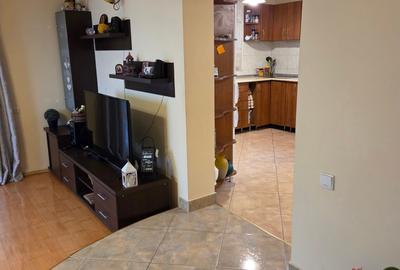 Vand in Unirii,casa cu etaj,5 camere singur in curte strada Marului,teren 1960mp - 4